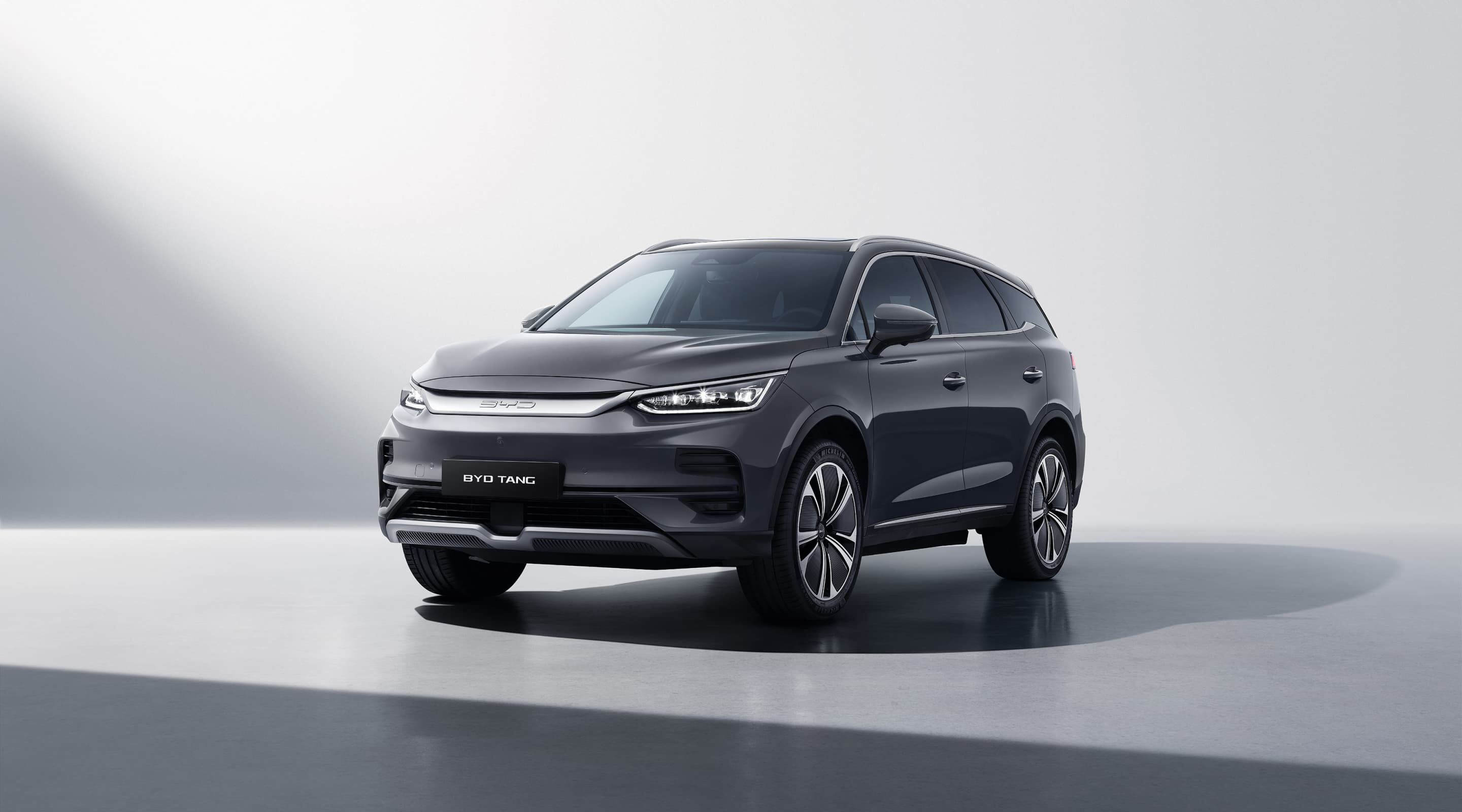 BYD TANG – Tang exterior grey xl