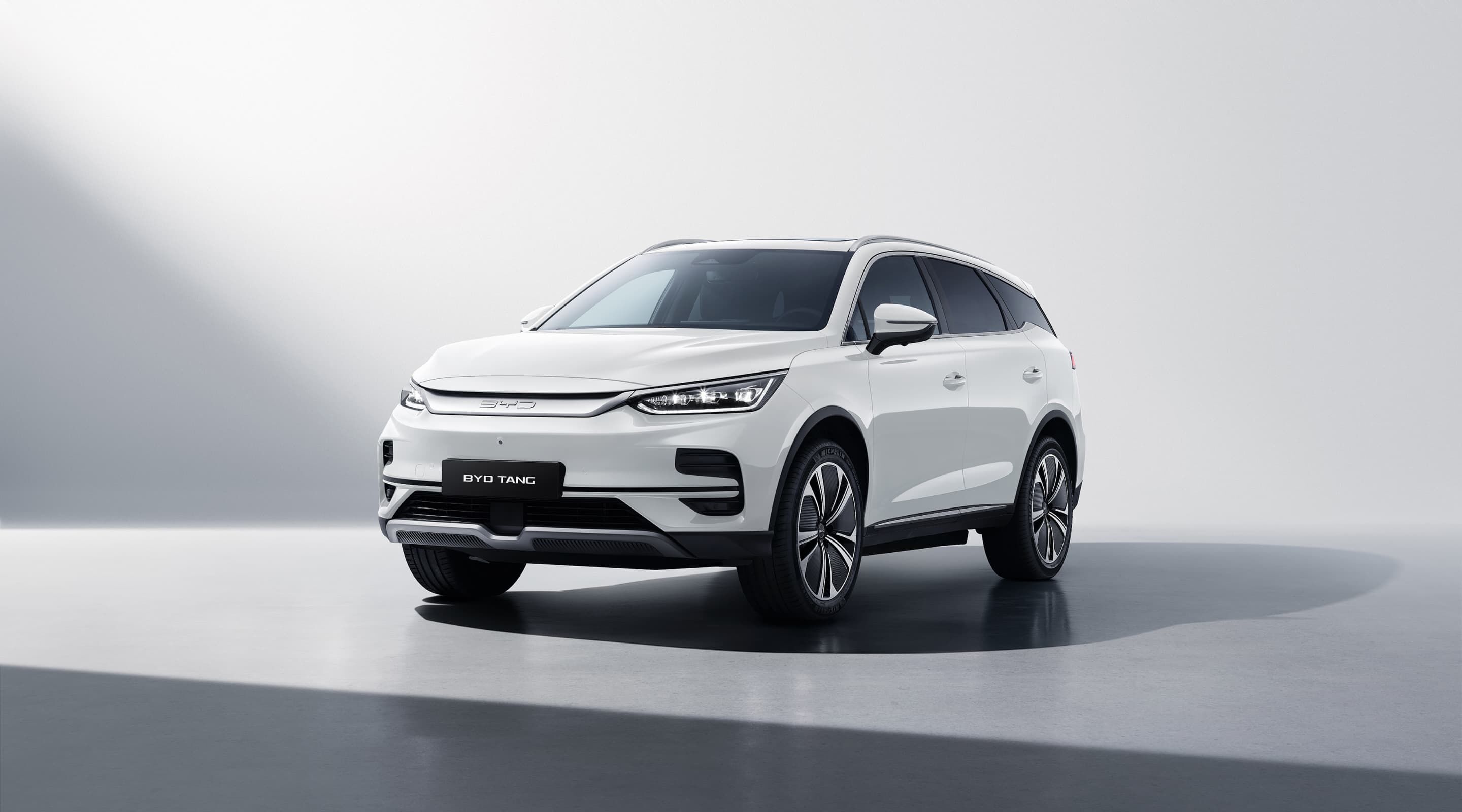 BYD TANG – Tang exterior white xl